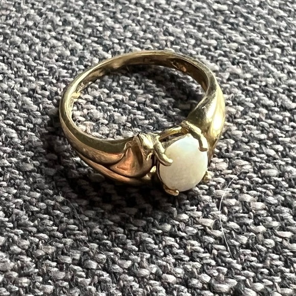 10k Yellow Gold Opal Ring - Picture 10 of 16